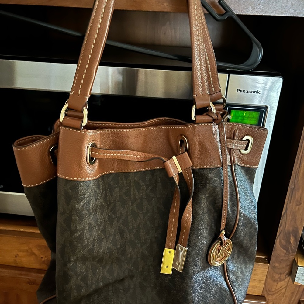 Michael kors purse